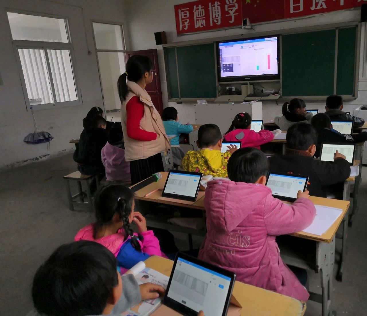 安徽：“在線(xiàn)課堂”拉近城鄉(xiāng)距離 教育信息化促教育公平